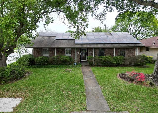 Property at 2200 Buchanan Dr, Baytown, TX 77520, 3 beds, 2 baths