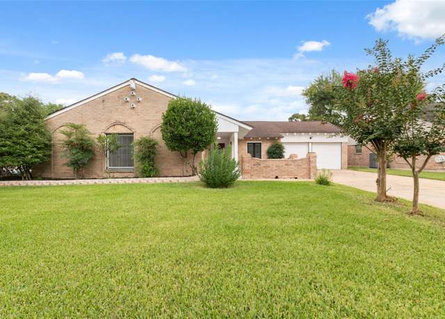 Property at 11411 Ash Creek Dr, Houston, TX 77043, 4 beds, 2.5 baths