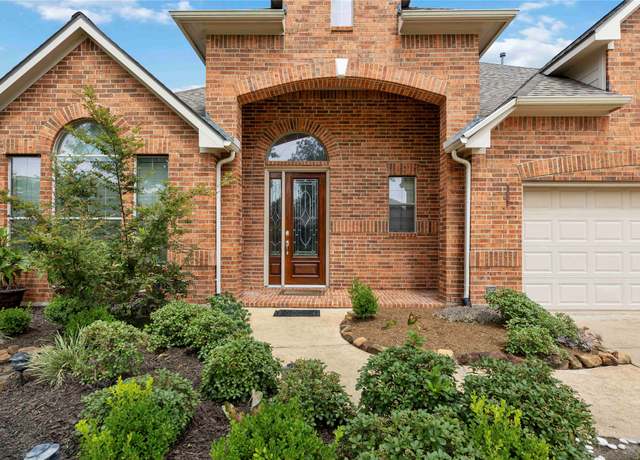 Property at 384 Dover Ln, League City, TX 77573, 3 beds, 2.5 baths