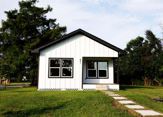 Property at 601 S Carroll St, La Porte, TX 77571, 3 beds, 2 baths