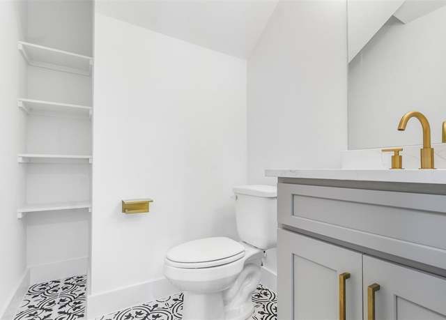 Property at 405 Alvia Run Ln, Houston, TX 77018, 3 beds, 2.5 baths