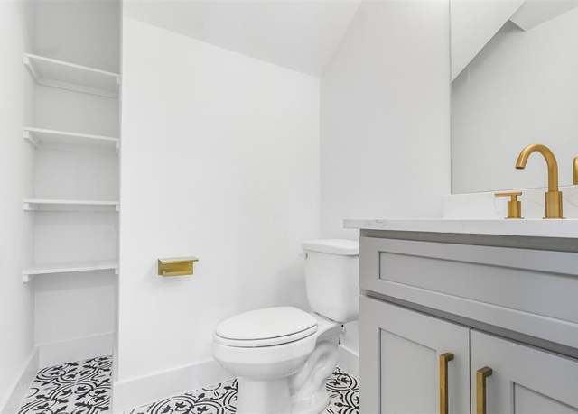 Property at 405 Alvia Run Ln, Houston, TX 77018, 3 beds, 2.5 baths
