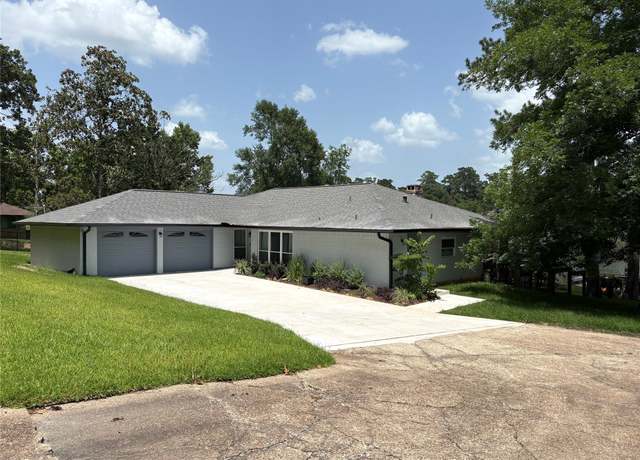 Property at 230 W Lake Dr, Livingston, TX 77351, 3 beds, 2.5 baths