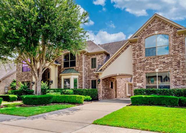 Property at 407 Pickney Ave, Sugar Land, TX 77479, 4 beds, 4.5 baths