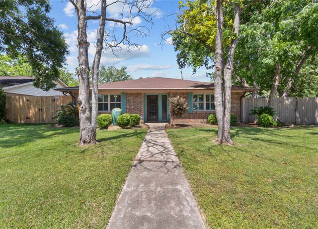 Property at 417 Morningside Dr, Friendswood, TX 77546, 4 beds, 2 baths