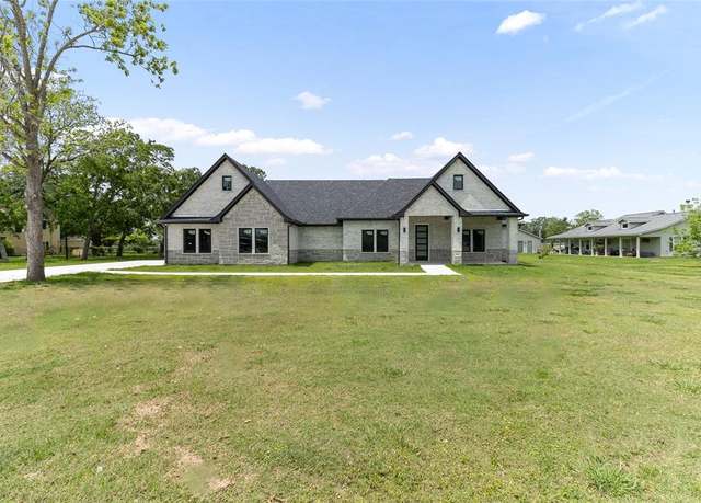 Property at 906 S Walker St, Angleton, TX 77515, 4 beds, 2.5 baths