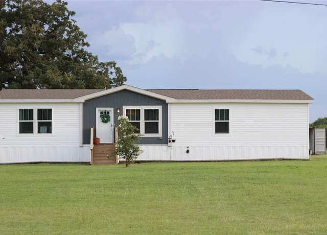 Property at 5330 Highway 75 S, Madisonville, TX 77864, 4 beds, 2 baths