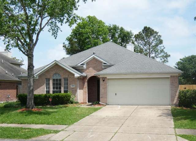 Property at 3015 Davey Oaks St, Pearland, TX 77584, 4 beds, 2 baths