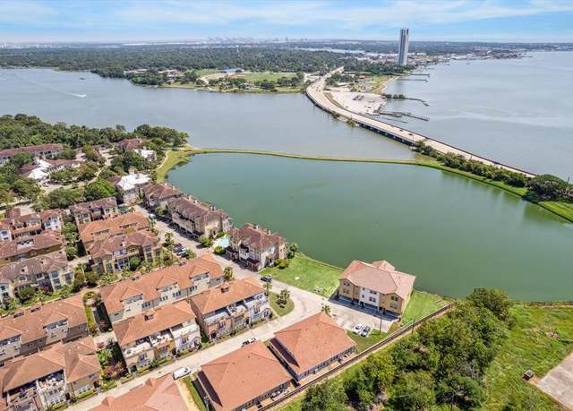 Property at 7 W Oaks Dr, Houston, TX 77058, 3 beds, 2.5 baths
