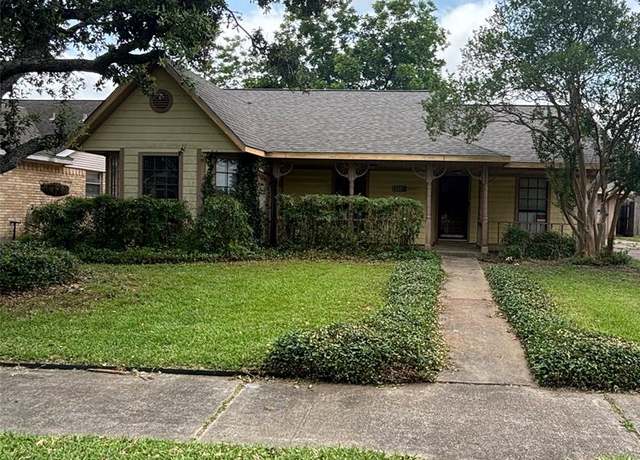 Property at 405 Tudor Ct, Deer Park, TX 77536, 3 beds, 2 baths