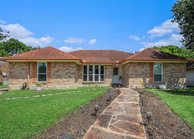 Property at 5118 Whittier Oaks Dr, Friendswood, TX 77546, 3 beds, 3 baths