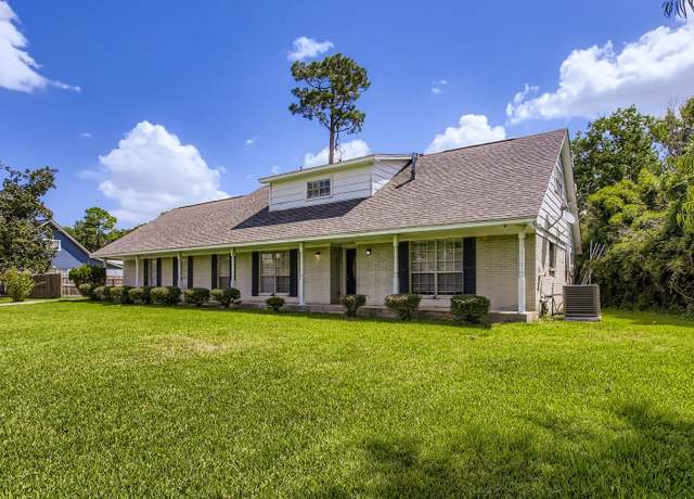 Property at 3513 E Bayou Dr, Shoreacres, TX 77571, 3 beds, 2 baths