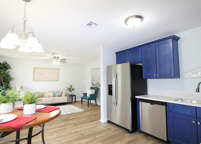 Property at 610 N 12th St, La Porte, TX 77571, 3 beds, 1.5 baths