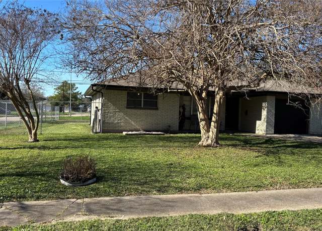 Property at 4927 Mercedes Ln, Houston, TX 77022, 3 beds, 1 bath