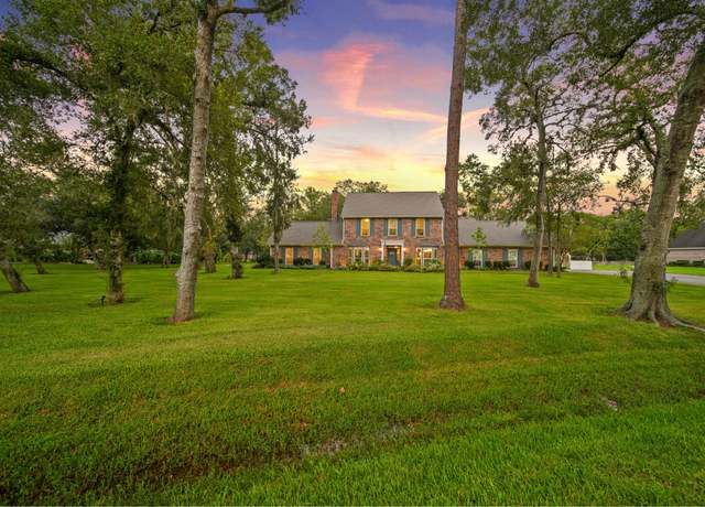 Property at 5311 W Plantation Oaks Dr, Rosharon, TX 77583, 4 beds, 2.5 baths