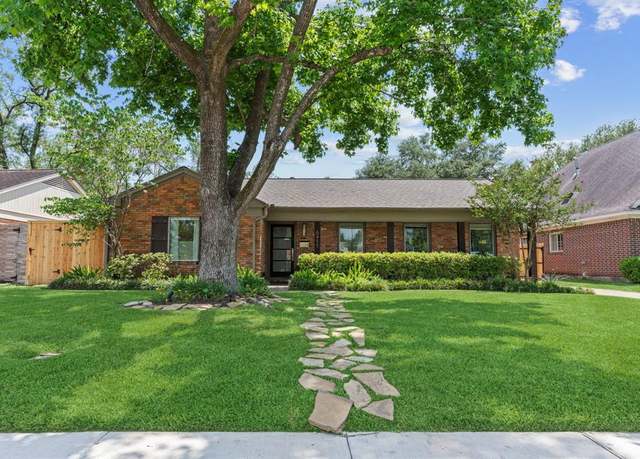Property at 6411 Grovewood Ln, Houston, TX 77008, 3 beds, 2 baths