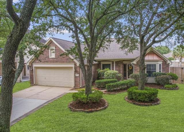 Property at 9515 Willow Crossing Dr, Houston, TX 77064, 3 beds, 2 baths