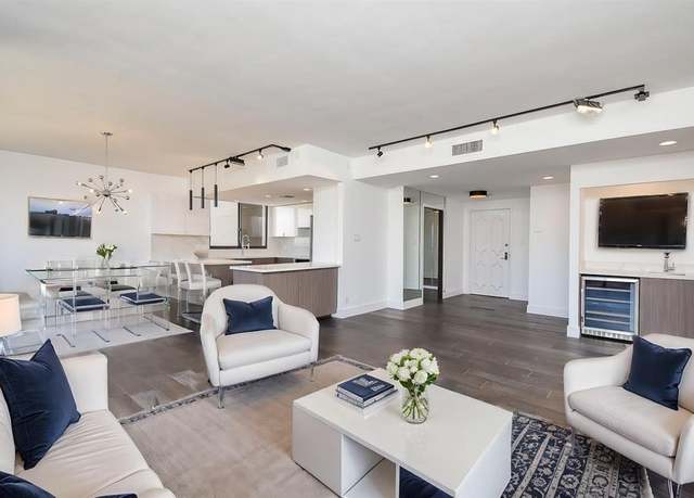 Property at 49 Briar Hollow Ln #406, Houston, TX 77027, 2 beds, 2 baths