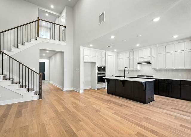 Property at 12307 Palmetto Dr, Mont Belvieu, TX 77523, 5 beds, 4.5 baths