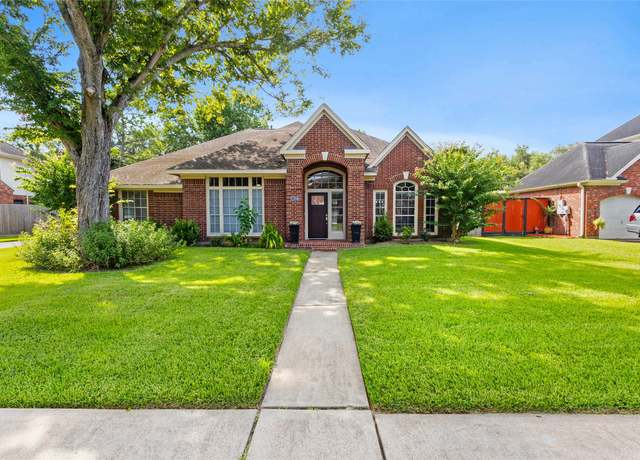 Property at 1305 Beechwood Dr, Friendswood, TX 77546, 4 beds, 2 baths