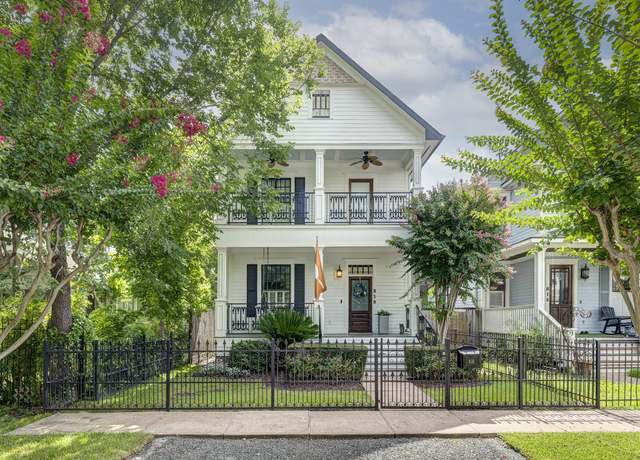 Property at 818 Waverly St, Houston, TX 77007, 3 beds, 2.5 baths