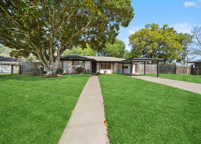 Property at 207 Munz St, Brenham, TX 77833, 3 beds, 1 bath