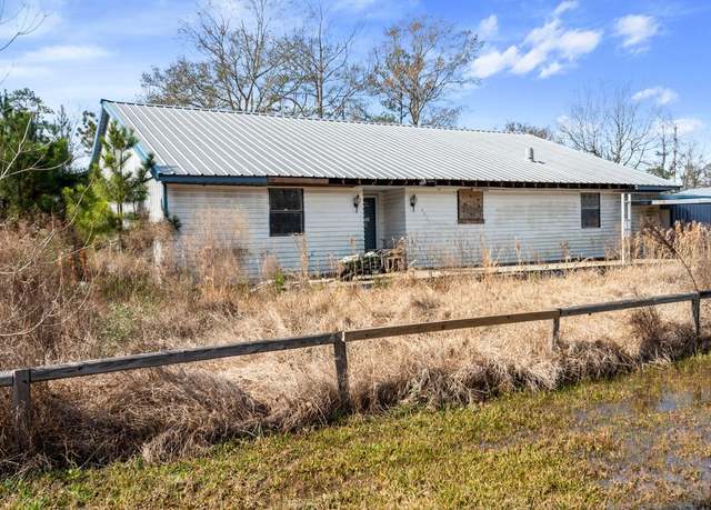 Property at 2922 Laura Ln, Orange, TX 77630, 5 beds, 3 baths