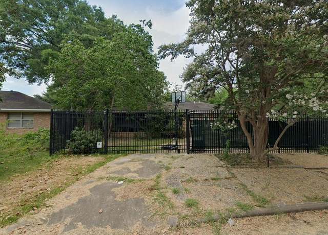 Property at 2222 Macarthur St, Houston, TX 77030, 5 beds, 3 baths