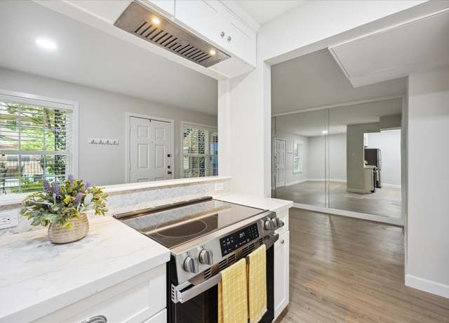 Property at 3224 Timmons Ln #143, Houston, TX 77027, 1 bed, 1.5 baths