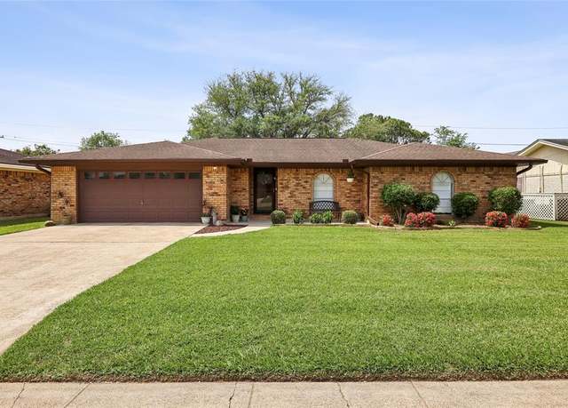Property at 1315 Pine Ln, Port Neches, TX 77651, 3 beds, 2 baths