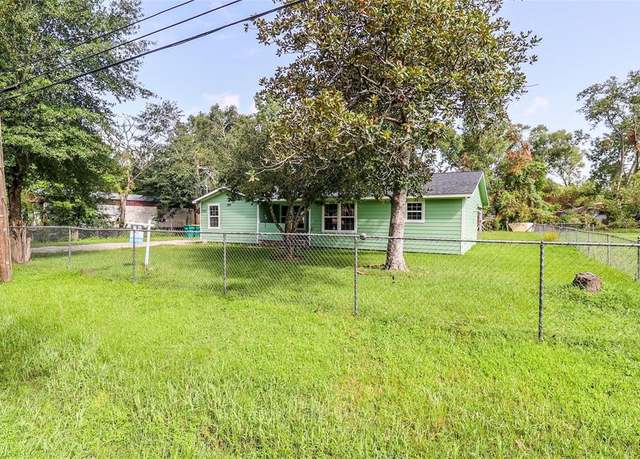 Property at 312 Mcmillan St, Conroe, TX 77301, 3 beds, 3 baths