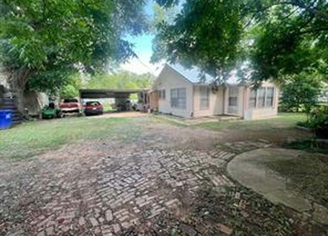 Property at 206 S Cottonwood St, Crockett, TX 75835, 2 beds, 1 bath