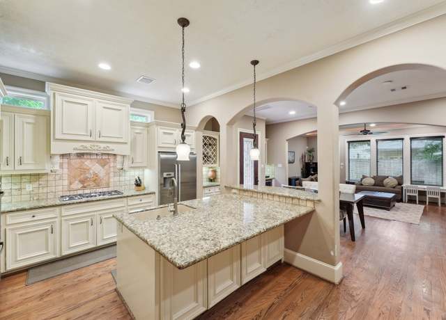 Property at 1215 Malone St, Houston, TX 77007, 3 beds, 3 baths