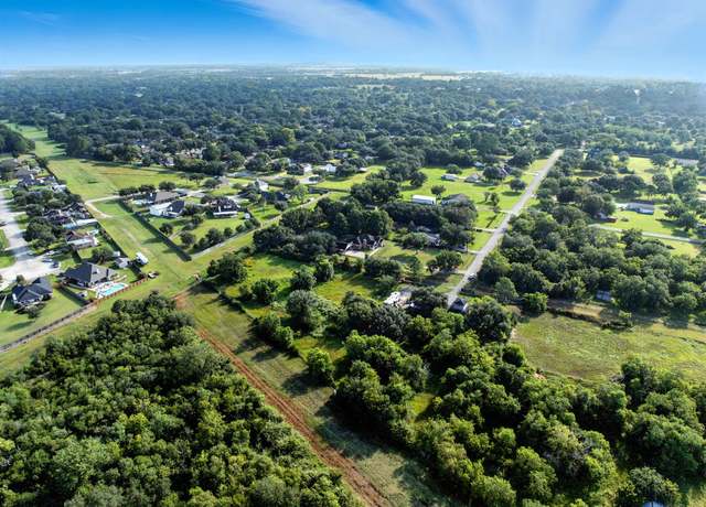 Property at 300 Mustang Rd, Alvin, TX 77511