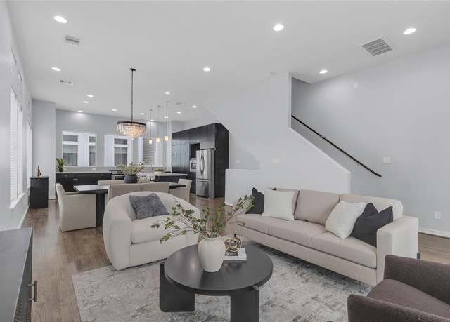Property at 2719 Clay St, Houston, TX 77003, 3 beds, 3.5 baths