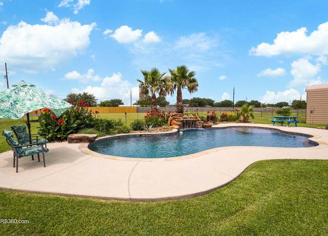 Property at 10326 Clydesdale Dr, Needville, TX 77461, 4 beds, 3.5 baths