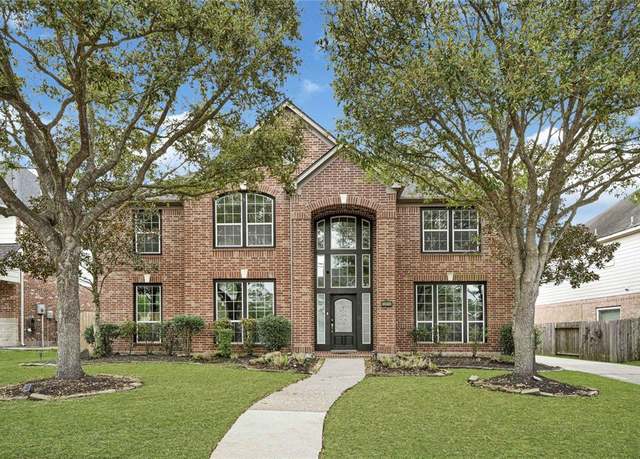 Property at 15914 Maple Shores Dr, Houston, TX 77044, 5 beds, 3.5 baths