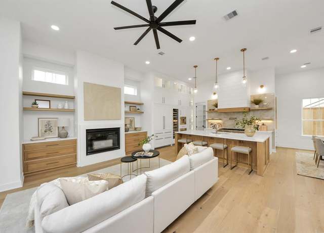 Property at 519 Railey St, Houston, TX 77009, 5 beds, 4.5 baths