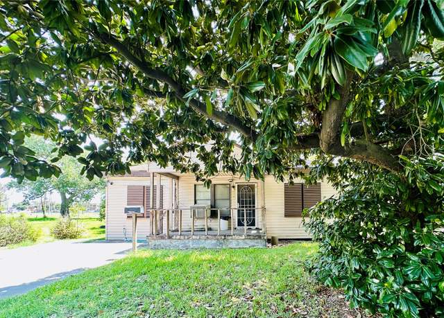 Property at 1217 4th Ave S, Texas City, TX 77590, 3 beds, 1 bath