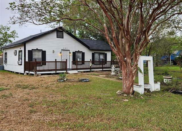 Property at 301 N Avenue D, Freeport, TX 77541, 3 beds, 2 baths