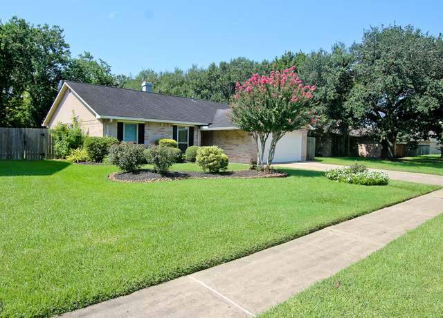 Property at 438 Oakdale Dr, Stafford, TX 77477, 3 beds, 2 baths