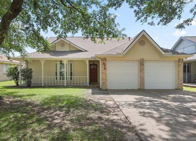 Property at 414 Enfield Dr, Highlands, TX 77562, 3 beds, 3 baths