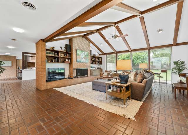 Property at 106 Ridgewood Rd, Conroe, TX 77304, 3 beds, 2 baths