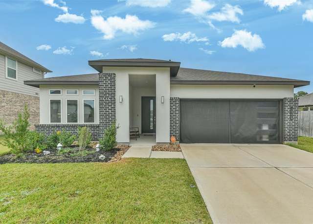 Property at 14226 Lake Lodge Dr, Conroe, TX 77384, 3 beds, 2 baths