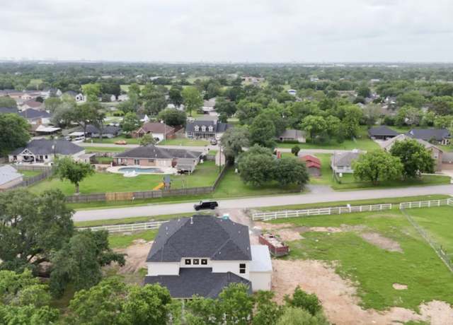 Property at 10913 Houston Dr, La Porte, TX 77571, 4 beds, 3.5 baths
