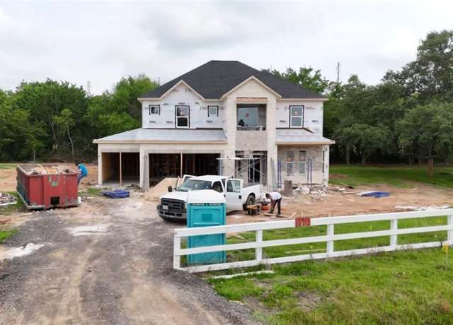Property at 10913 Houston Dr, La Porte, TX 77571, 4 beds, 3.5 baths
