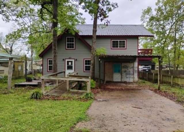 Property at 207 S Circle Dr, Livingston, TX 77351, 3 beds, 2 baths