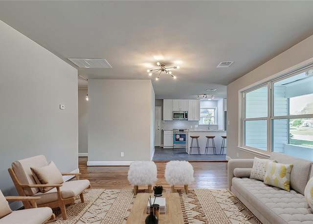 Property at 4826 Ventura Ln, Houston, TX 77021, 3 beds, 2 baths