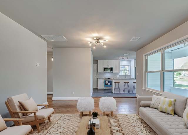 Property at 4826 Ventura Ln, Houston, TX 77021, 3 beds, 2 baths