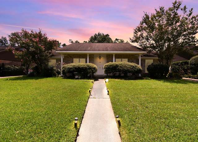 Property at 1037 Cheshire Ln, Houston, TX 77018, 3 beds, 2 baths